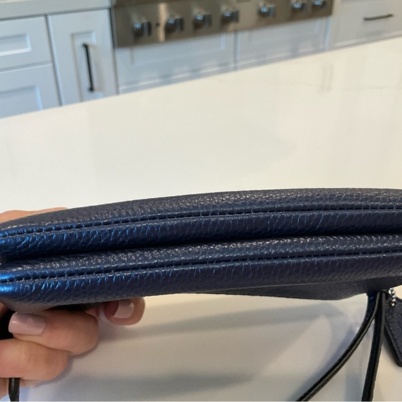 EUC COACH PEBBLED LEATHER DOUBLE ZIPPER METALLIC BLUE WRISTLET - Picture 4 of 8